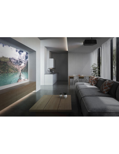 Proyector Optoma HD28e entretenimiento en pantalla grande para fanáticos del deporte.